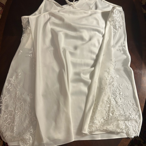 White satin nightgown - Picture 2 of 3